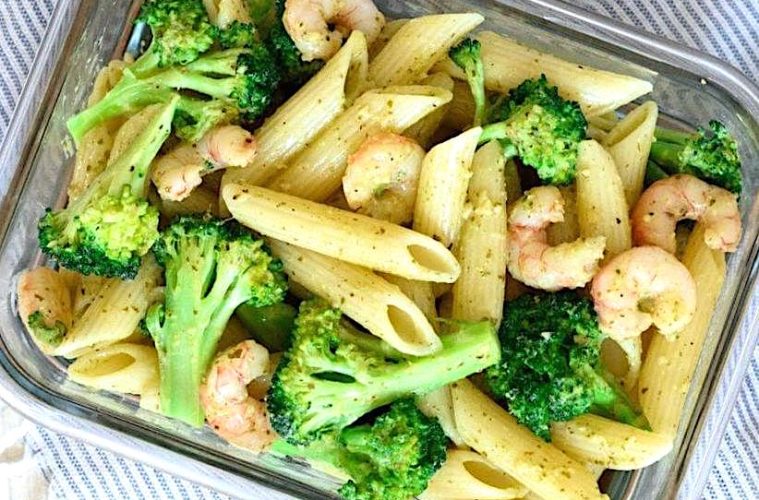 Pasta con brócoli y gambas