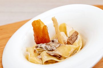 Tagliatelle con salsa de setas y carne sobrante