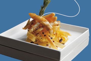 Navajas en nidos de pasta crujiente