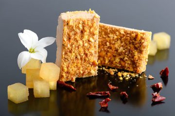 Foie gras mi cuit de pato con avellanas y confitura de manzana