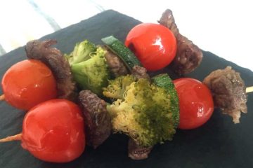 Brochetitas de churrasco y verduras