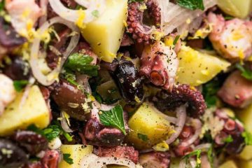 Ensalada de patata cocida sobrante y pulpo en conserva
