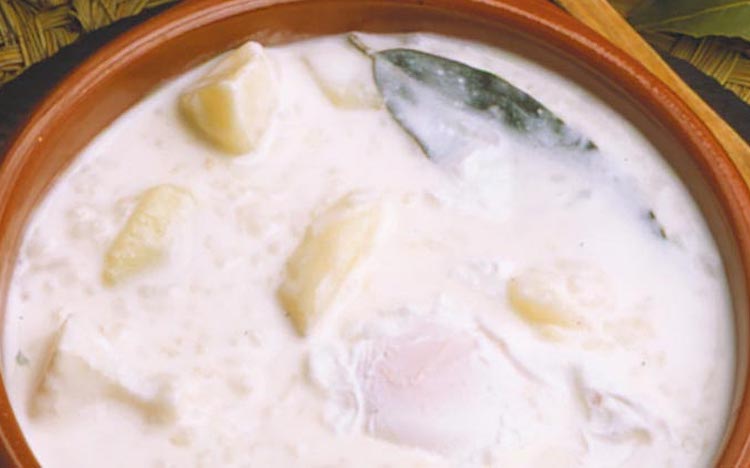 Gazpachuelo malagueño con pan de ayer