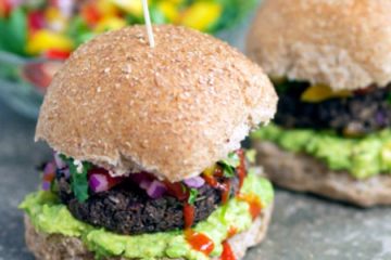 Hamburguesas de alubias negras sobrantes y semillas de lino