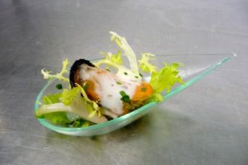 Mejillón en cuchara con salsa de yogur y mostaza