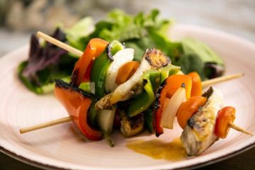 Brochetas con pescado de ayer y verduritas