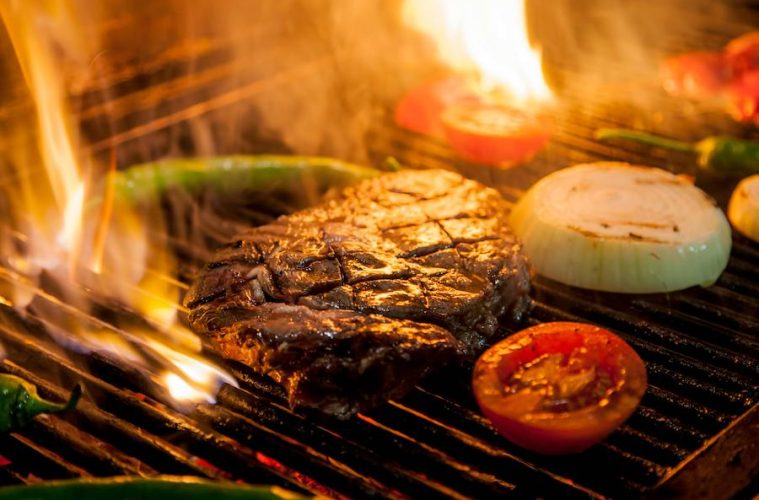 Errores que todos los años hacen que estropeemos una buena barbacoa