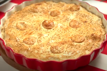 Pastel hojaldrado de carne picada y alcachofas