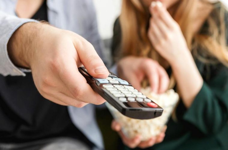 Películas y series sobre gastronomía y vino para las noches de verano