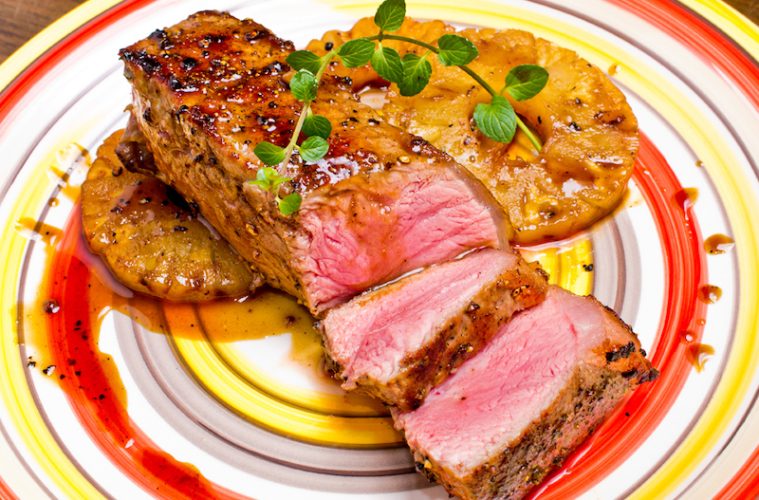 Solomillo de cerdo con piña a la plancha