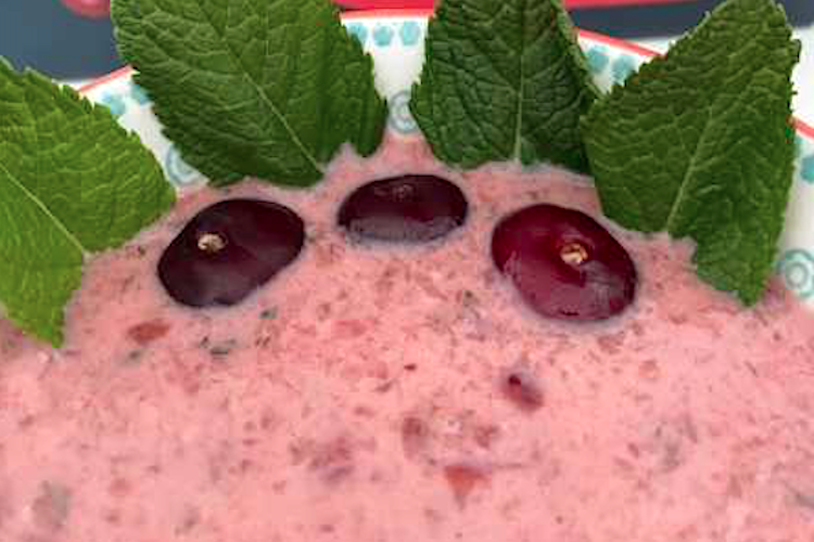 Tzatziki con cerezas