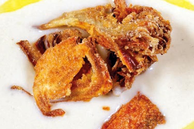 Vichyssoise con láminas crujientes de alcachofas sobrantes