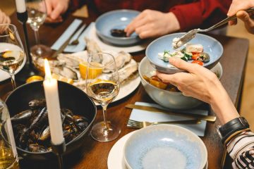 Brindis y buena gastronomía, entre los planes favoritos de los españoles para las vacaciones