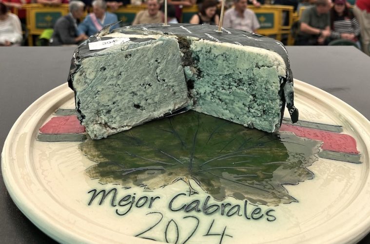 El mejor Cabrales 2024, certificado por Guinness World Records como “el queso más caro en una subasta