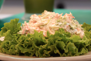 Ensalada verde con ensaladilla de sobras de pollo