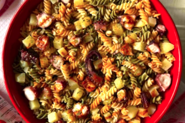 Ensalada de pasta con pulpo a la gallega