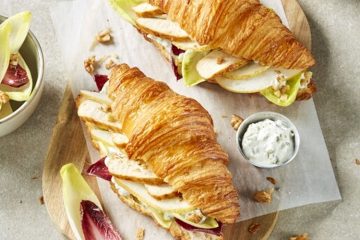 Minicroissants de pollo, pera y queso azul
