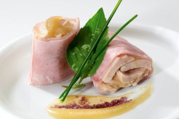 Rollitos de jamón york rellenos de atún en conserva y compota de manzana