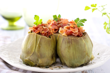 Alcachofas con jamón al horno