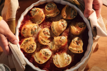 Pasta rellena de brotes de espinaca y ricota