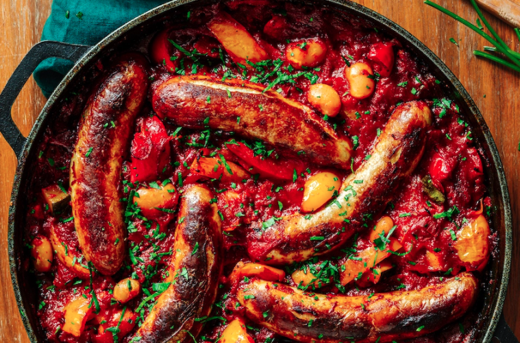 Sartenada de salchichas con alubias y verduras