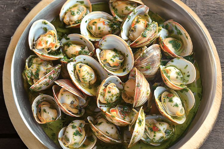 Almejas en salsa verde