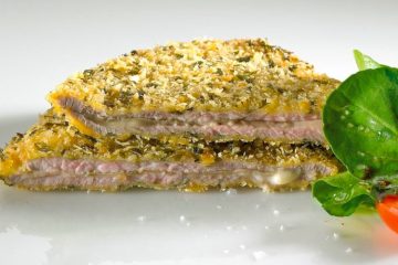 Filete empanado con berenjena sobrante y queso