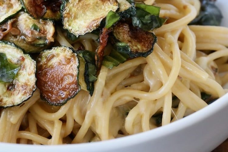 Pasta con boletus y calabacín