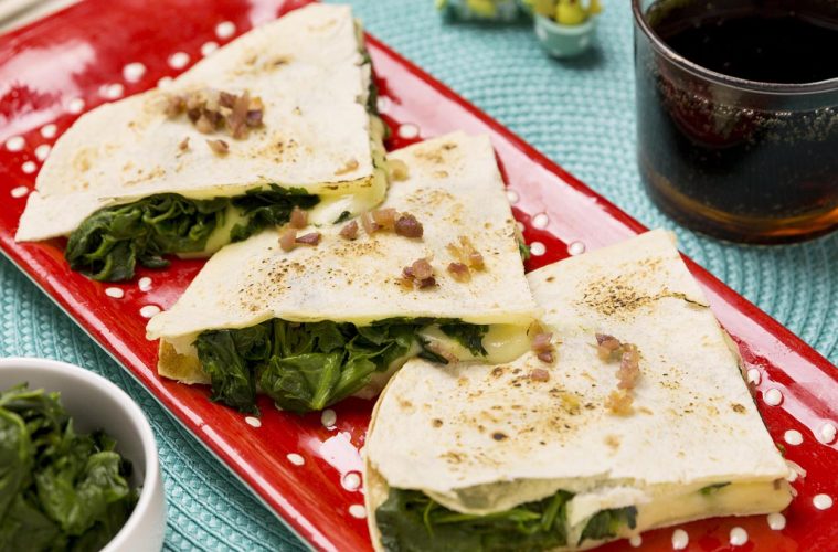 Quesadillas de espinacas sobrantes, jamón y mozzarella