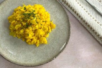 Arroz con coliflor sobrante y cúrcuma