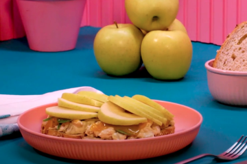 Pan payés con ensalada de pollo y manzana