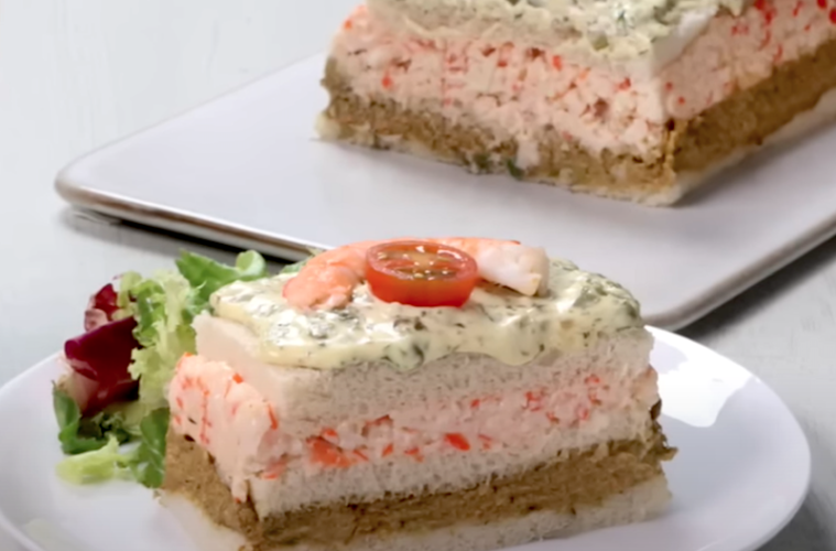 Pastel de cangrejo y mejillones con mayonesa y mostaza