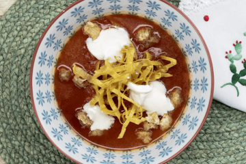 Sopa con tortilla de maíz crujiente