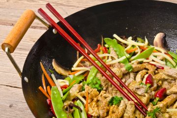 Wok de carne de cerdo salteada con verduras
