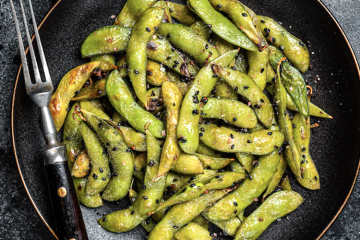 Edamame con pimienta de Sichuan y semillas de sésamo