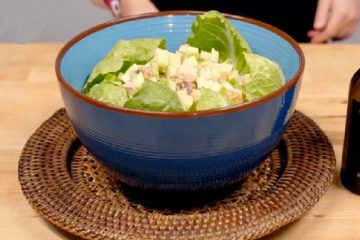 Ensalada Waldorf con salsa de yogur justo de fecha