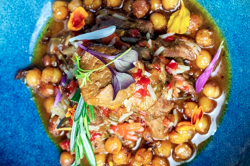 Garbanzos refritos con cordero sobrante y arroz