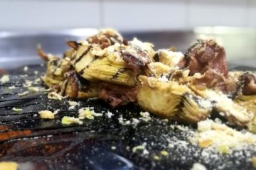 Alcachofas de ayer con jamón serrano y foie rallado