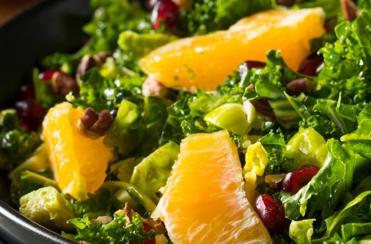 Ensalada con naranja, granada y nueces