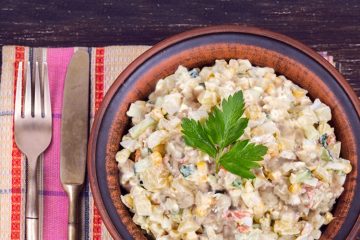Ensaladilla rusa que sobró de ayer con un toque de anguila ahumada