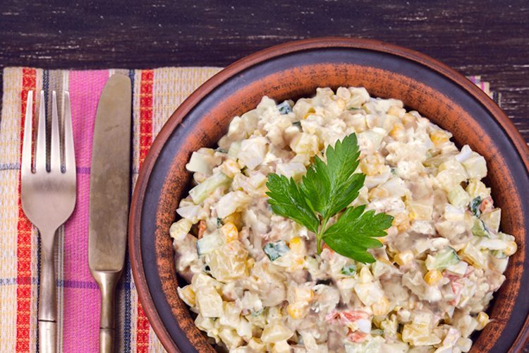 Ensaladilla rusa que sobró de ayer con un toque de anguila ahumada