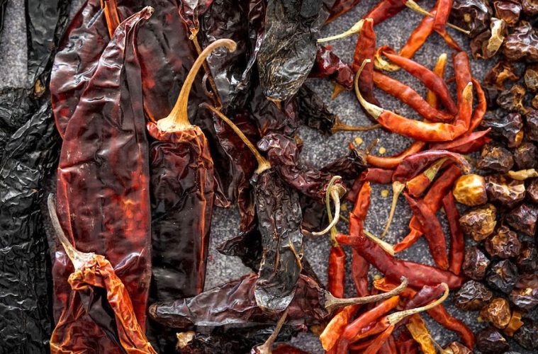 Guía para distinguir el nivel de picante de los chiles en la comida mexicana