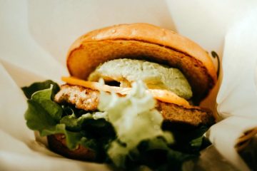 Hamburguesa con carne de cordero sobrante