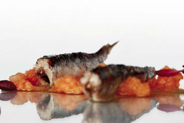 Patatas rotas con sardinillas