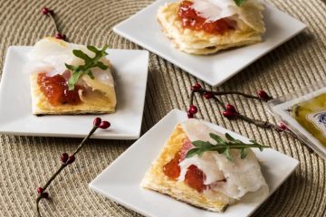 Hojaldritos de bacalao ahumado y mermelada de tomate