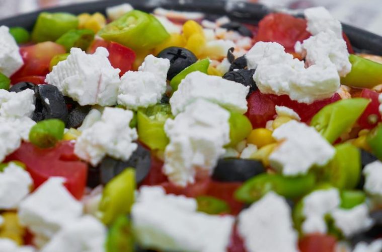 Ensalada taberna (griega) con garbanzos cocidos sobrantes