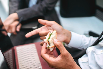 Estrés y hábitos alimentarios en el entorno laboral