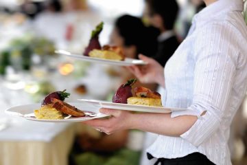 Hostelería, el único gran sector en España con más mujeres que hombres
