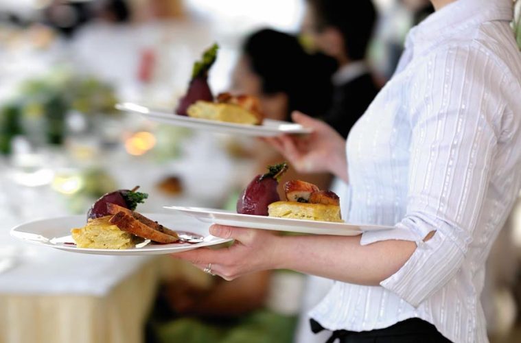 Hostelería, el único gran sector en España con más mujeres que hombres