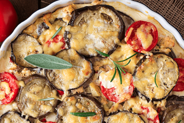 Moussaka con crema de yogur en lugar de besamel
